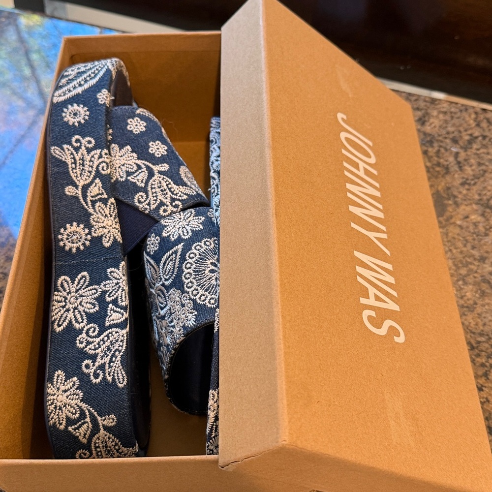 Johnny Was Navy and White Floral sandals
